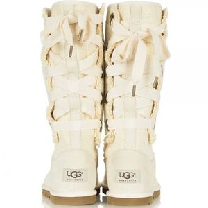 BRAND NEW IN BOX UGG LACE UP HEIRLOOM BOOTS